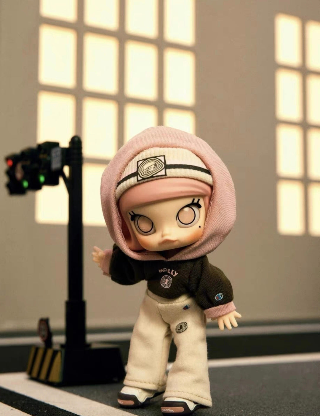 (Cat10149)POPMART Molly Champion action figure