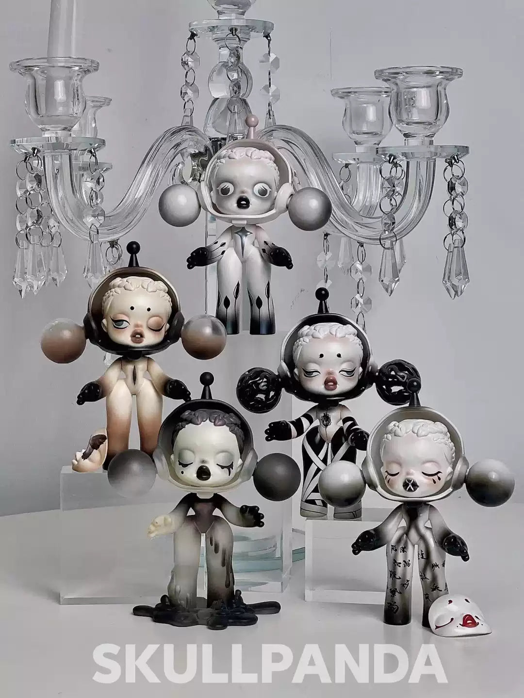 shackle skullpanda limited figure(cat156)